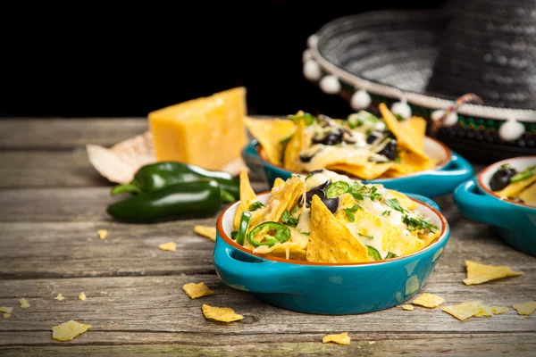 Nachos con formaggio fuso — Foto Stock