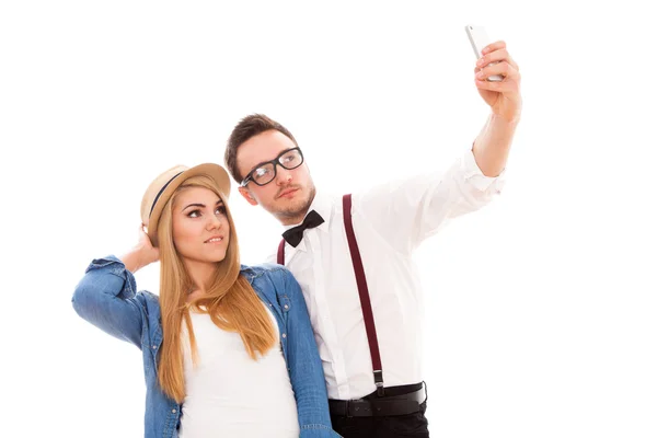 Giovane hipster coppia fare un selfie — Foto Stock