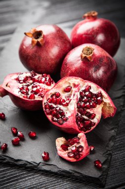 kırmızı nar suyu.