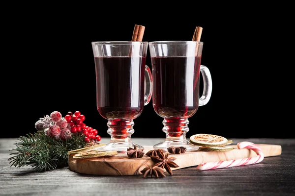 Mulled wine with cinnamon and orange — Stock Photo, Image