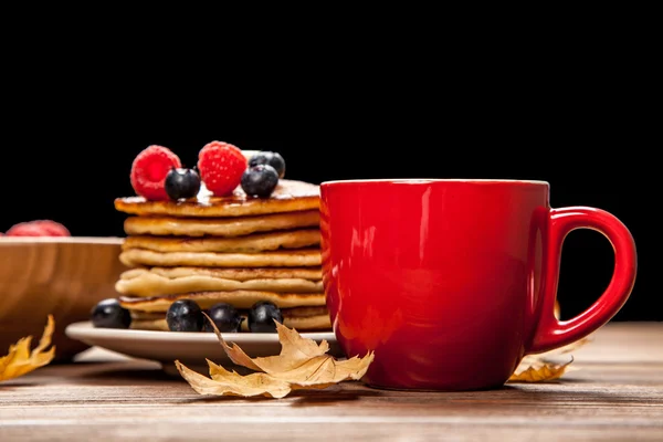 Cup of coffee and pancakes — Stock Photo, Image