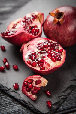 kırmızı nar suyu.