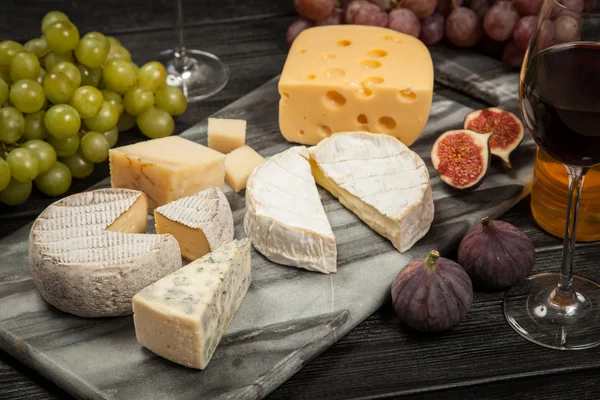 Wein und Käse — Stockfoto