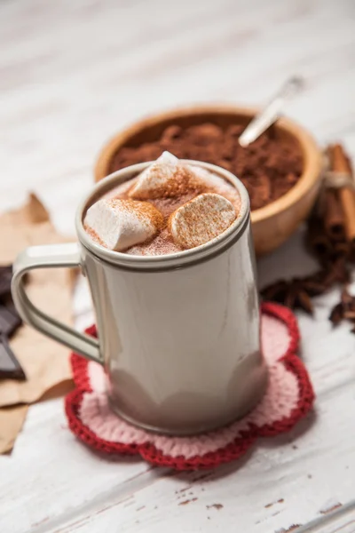 Chocoladedrinks met marshmallows — Stockfoto