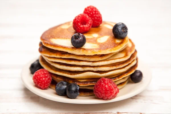 Alta pila di deliziosi pancake — Foto Stock