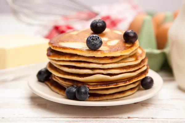 Alta pila di deliziosi pancake — Foto Stock