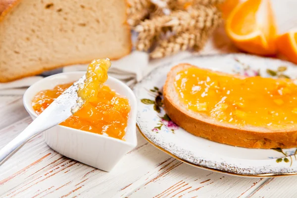 Fatias de pão com geléia — Fotografia de Stock