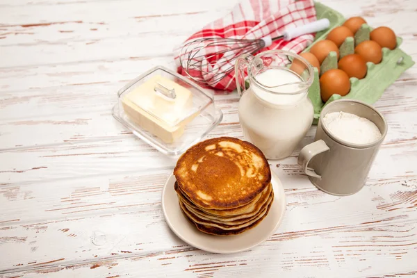 Alta pila di deliziosi pancake — Foto Stock