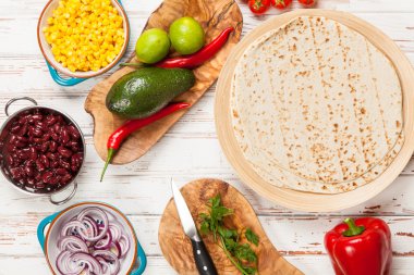 Tortilla maddeler karışımı ile