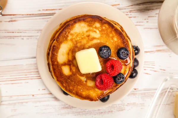 Alta pila di deliziosi pancake — Foto Stock