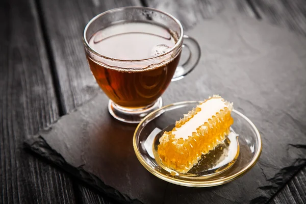 Tee und Honig — Stockfoto