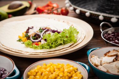 Tortilla maddeler karışımı ile
