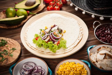 Tortilla maddeler karışımı ile