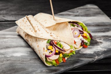 Tortilla maddeler karışımı ile