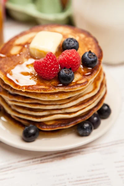 Alta pila di deliziosi pancake — Foto Stock