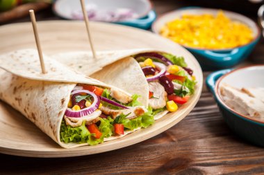 Tortilla maddeler karışımı ile