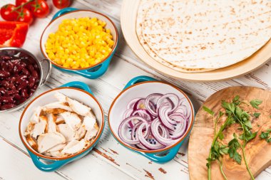 Tortilla maddeler karışımı ile