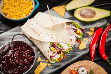 Tortilla maddeler karışımı ile