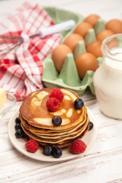 Alta pila di deliziosi pancake — Foto Stock