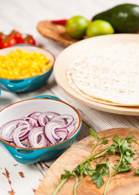 Tortilla maddeler karışımı ile