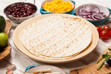Tortilla maddeler karışımı ile