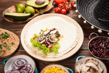 Tortilla maddeler karışımı ile