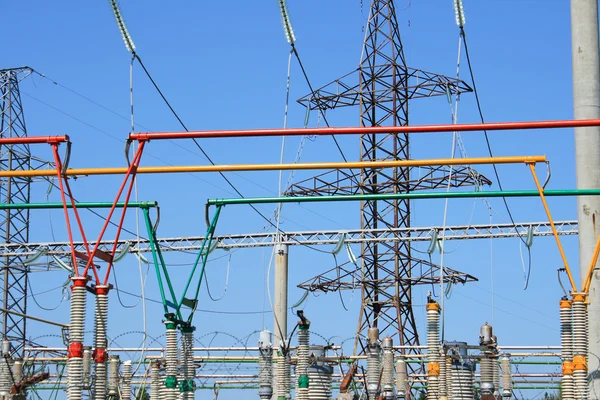 Subestação de alta tensão de energia elétrica — Fotografia de Stock