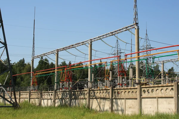 Vysokonapěťové rozvodny elektrické energie — Stock fotografie