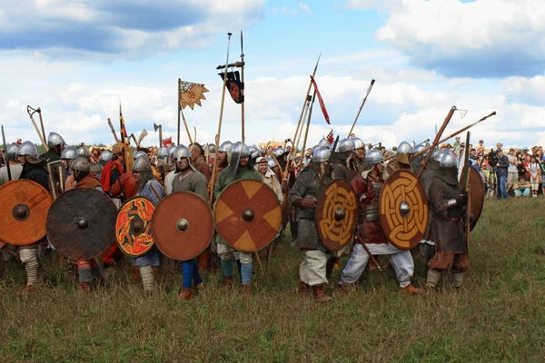 Mittelalterliches Militärfest voinovo pole (Kriegerfeld) in der Nähe von Drakino, Russland — Stockfoto