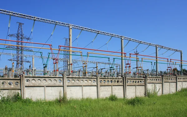 Subestação de alta tensão de energia elétrica — Fotografia de Stock