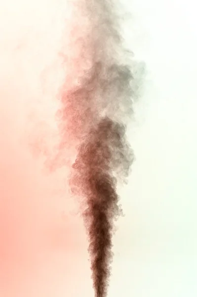 Fumée noire et rouge — Photo