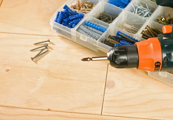 Cordless drill, schroeven en toolbox — Stockfoto