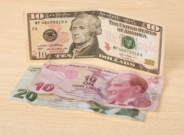 Financial crisis: new ten dollars over thirty crumpled turkish lira — Stock Photo, Image