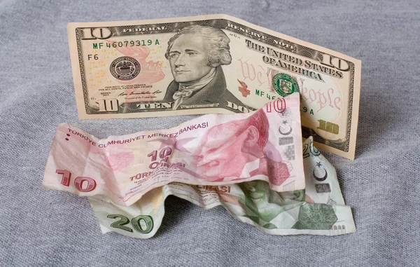 Financial crisis: new ten dollars over thirty crumpled turkish lira — Stock Photo, Image