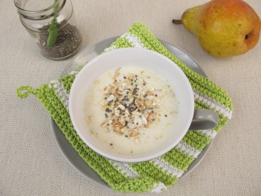 Müsli-chia tohum ile içki