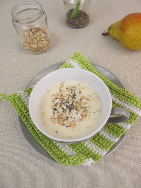 Müsli-chia tohum ile içki