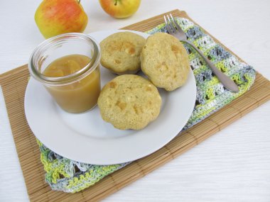 Gözleme muffins elma sosu ile