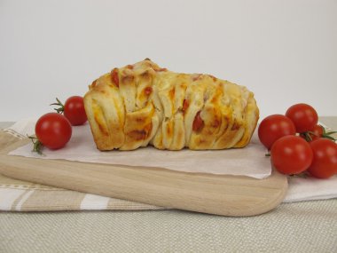 Pizza çekme-Apart-ekmek domates ve peynir ile