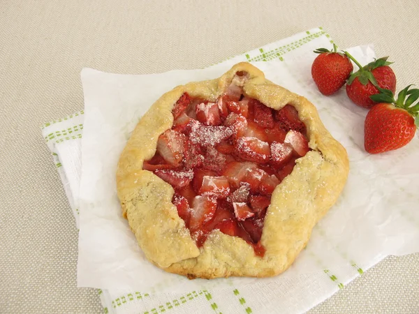 Galette de fresas - Fresas en la corteza corta — Foto de Stock