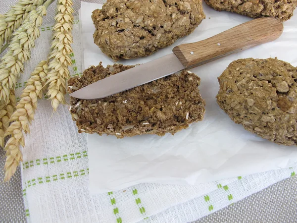 Hela korn bröd — Stockfoto