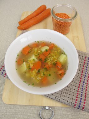 Mercimek, patates ve havuç suyu