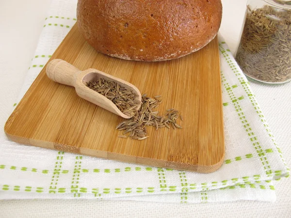 Хлеб тмин - хлеб ржаной с семенами тмина — стоковое фото