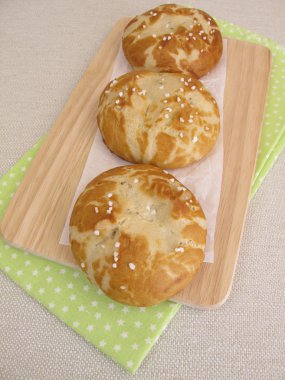 Ev yapımı küllü su tuz ile kapalı rulo