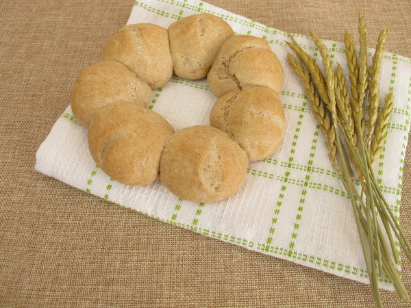 Rulla krans från dinkel mjöl — Stockfoto