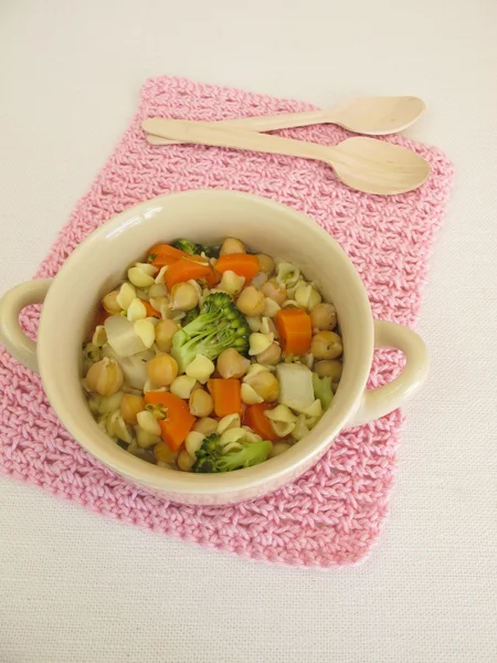 Sopa de grão de bico com macarrão — Fotografia de Stock