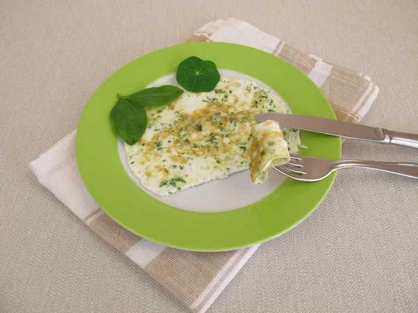 Egg white omelet with fresh herbs — Stock Photo, Image