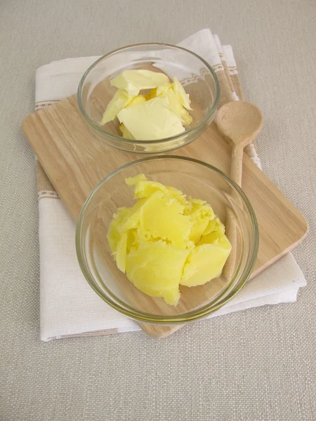 Clarified butter and butter — Stock Photo, Image