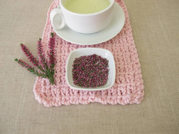 Травяной Чай Сушеных Вересковых Цветов — стоковое фото