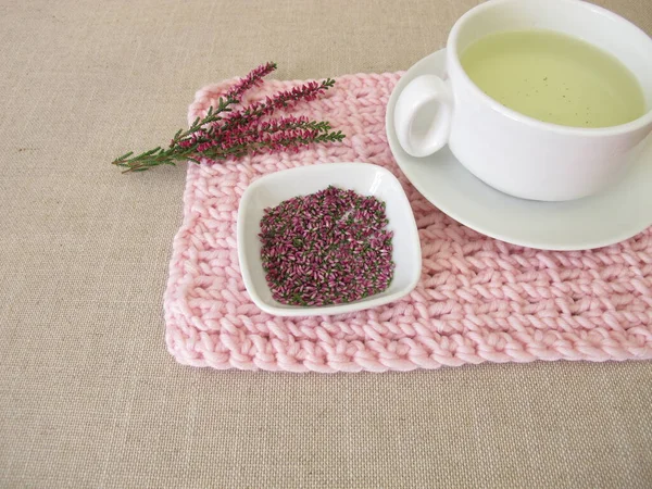 Травяной Чай Сушеных Вересковых Цветов — стоковое фото