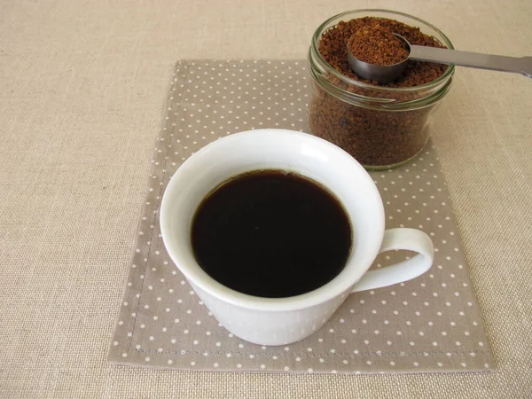 一杯可溶性豆浆咖啡中的速溶咖啡 — 图库照片